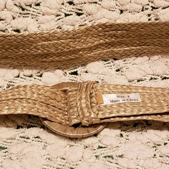 Tan weaved size 8 belt - Picture 2 of 3